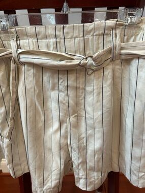 Women's Cream Pinstripe Linen-Blend Shorts
